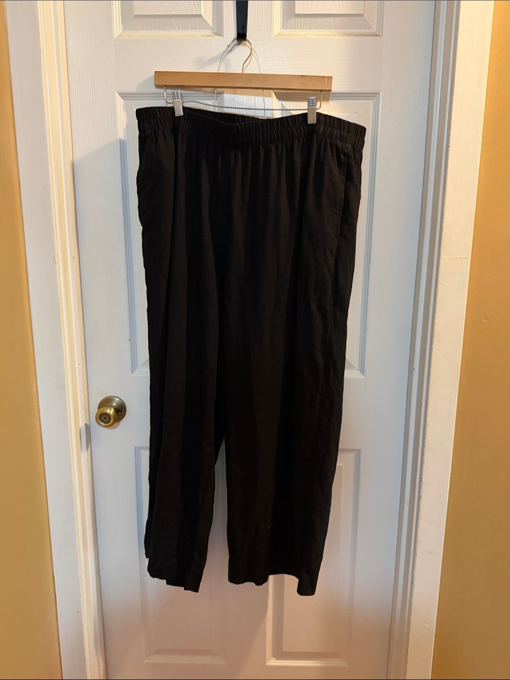 Old Navy Wide-Leg Pull-On Pants in Black